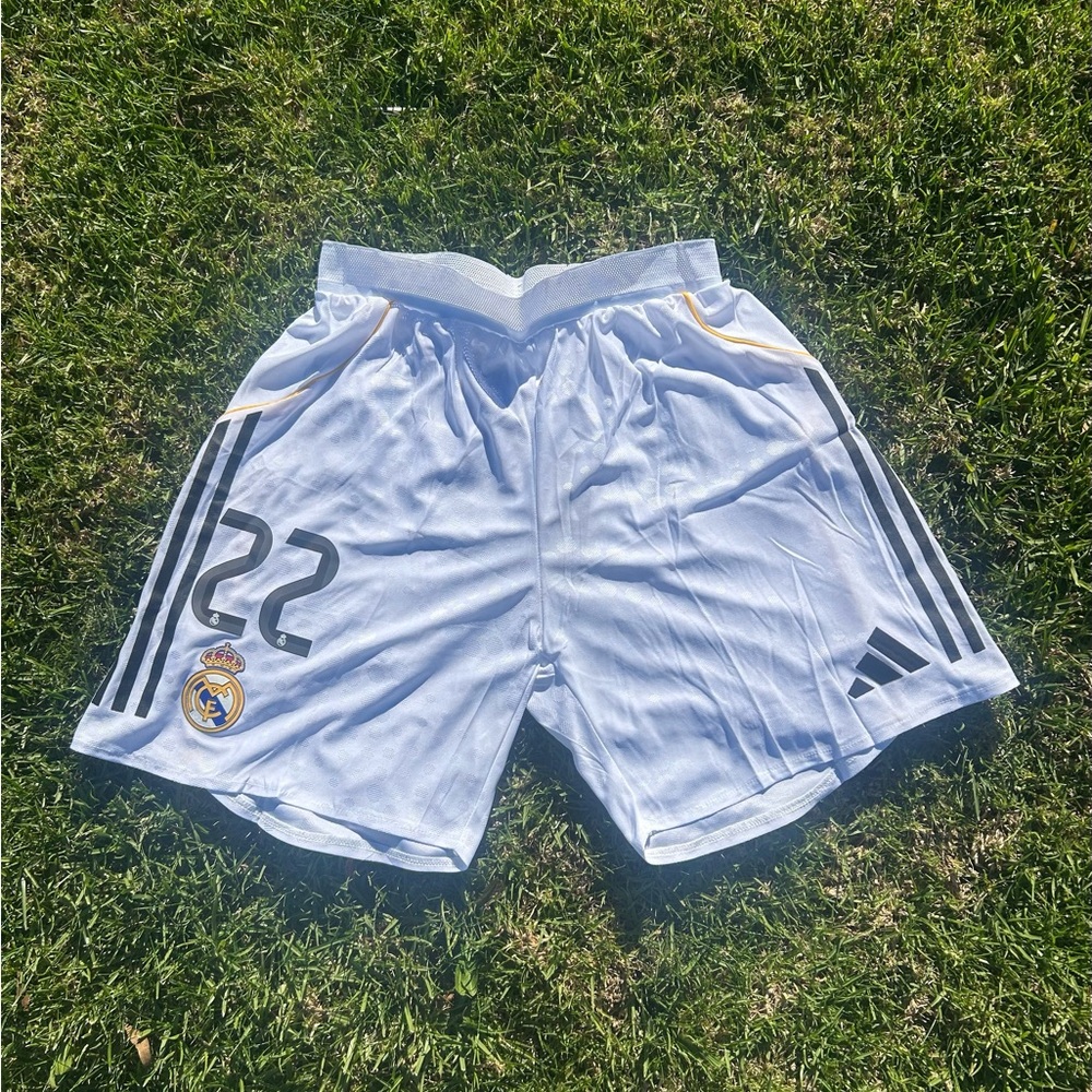 25/26 Real Madrid Home Player Version Shorts (Large) (#22)